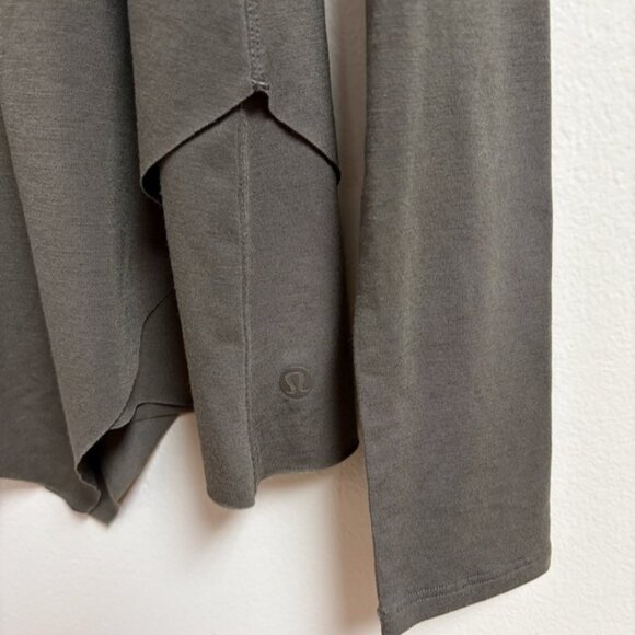 Lululemon Womens Sweetest Day Long Sleeve Asymmetric Layered Top Size *XS Green - Picture 2 of 6